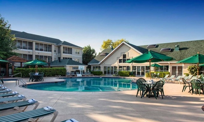 Branson Hotel | Scenic Escape w/Kitchen & Fireplace – Near Branson's Top Hotspots | 3 Units