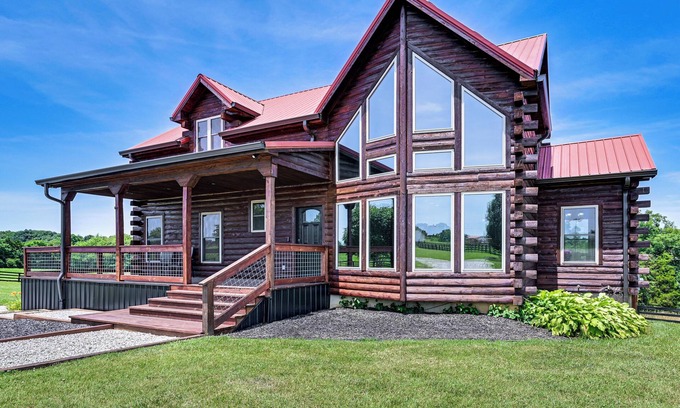 Lindseyville House | Scenic Getaway w/Deck: 7 Mi to Mammoth Cave Park!