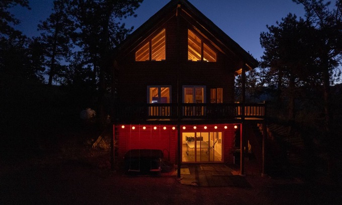 Cripple Creek Cabin | Scenic Mountain Views + Hot Tub | Sleeps 11 + Pets