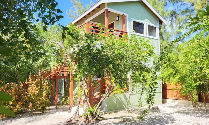 Caye Caulker Cottage | Scenic retreat on the beach with a balcony - pool, grill, dock, and canoe access
