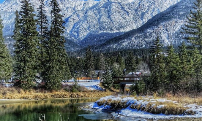 East Kootenay Villa | Scenic Rocky Mountain Location for Christmas Week