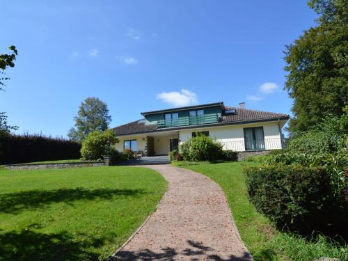 Walk Villa | Scenic Villa near Lake View