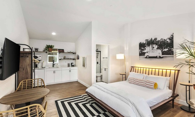 Chandler Apartment | SCH04 · Mokulua Studio suite. hōʻoluʻolu