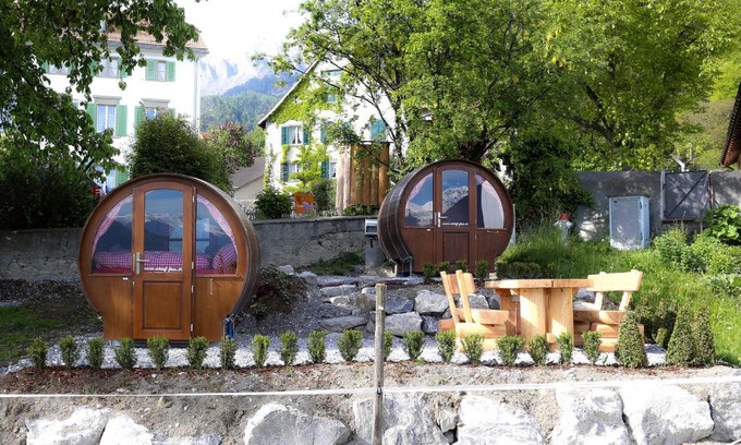 Jenins Bed & Breakfast | Schlaf-Fass Jenins