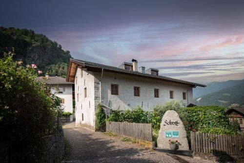 Feldthurns Apartment | Schrotthof