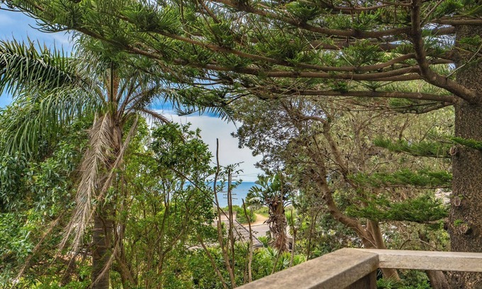 Forresters Beach House | Sea Breeze