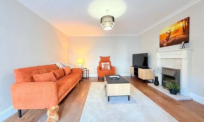 Nairn Cottage | Sea Breeze Cottage - Historic Fishertown, 2 minute walk from Nairn's beaches