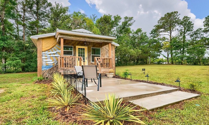 Crystal River House | Sea Cow Cabin Tiny Home Near Springs w/Yard, Fire Pit & Relaxing Porch