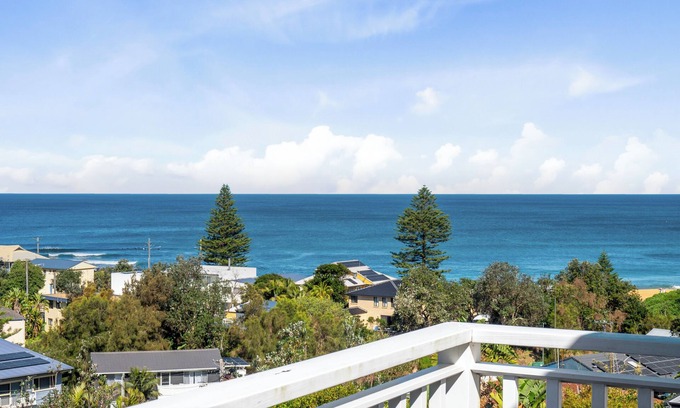 Copacabana House | "Sea & Easy" – Ocean Views & Walk to Shops