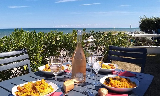 Bernieres-sur-Mer Apartment | Sea front apartment on the ground floor, direct access to the beach