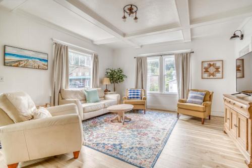 Rockaway Beach House | Sea Glass Cottage Rockaway - Meredith Lodging