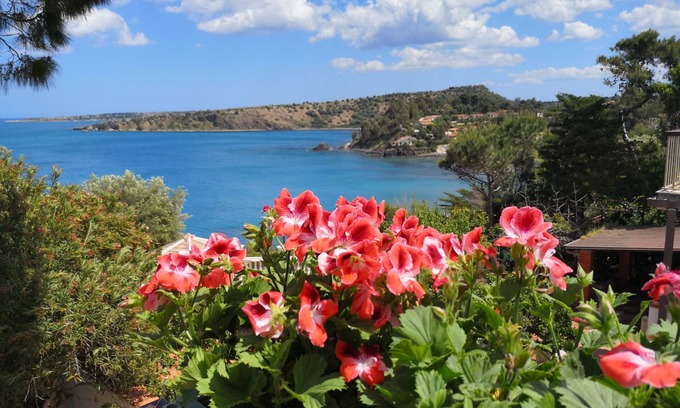 Costa Saracena-Castelluccio Villa | Sea ​view villa with garden between Syracuse and Catania