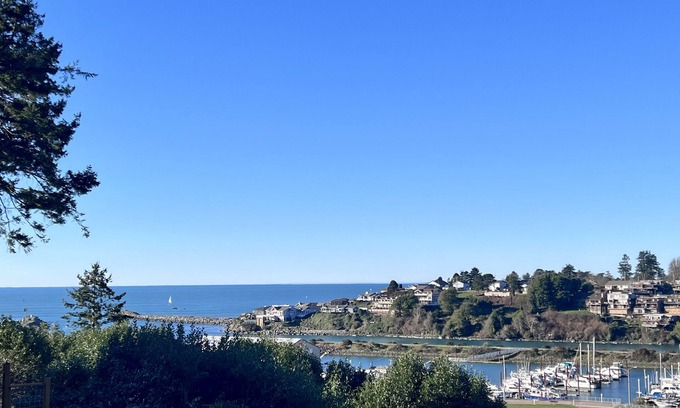 Brookings House | 🐳🧜🏽‍♀️Sea La’VIEWS OceanHarborRiverVIEWS wHOT TUB Walk2Ocean LUXURY KingBeds+ EV+FUN