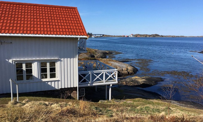 Vevang House | Sea-lined Atlantic Road