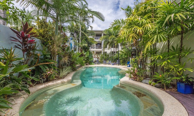 Trinity Beach Apartment | Sea Point On Trinity Beach