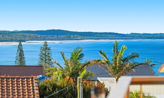Lake Cathie House | Sea Salt 7 Skyline Place Bonny Hills
