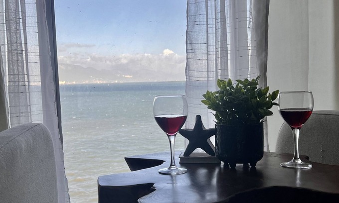 Portmore Apartment | Sea Salt escape/Beachfront apartment