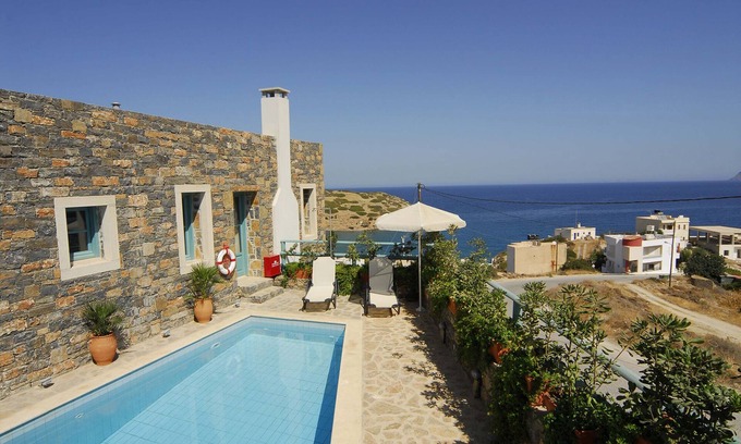 Mochlos Villa | Sea vew villa with traditional Cretan colour