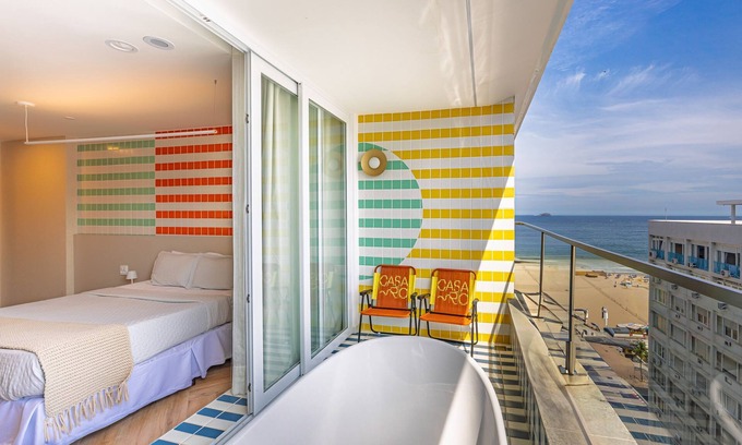 Leme Apartment | Sea View and Balcony with Bathtub | Q4