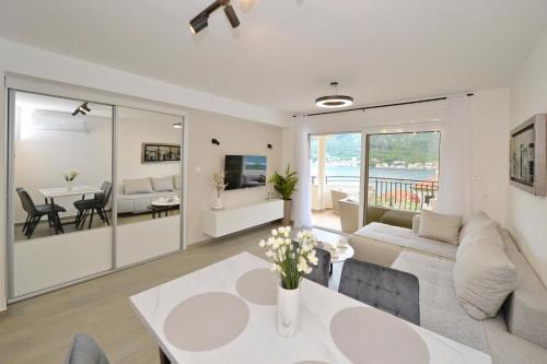 Kotor Apartment | SEA VIEW apartment 2km from the Old Town of Kotor