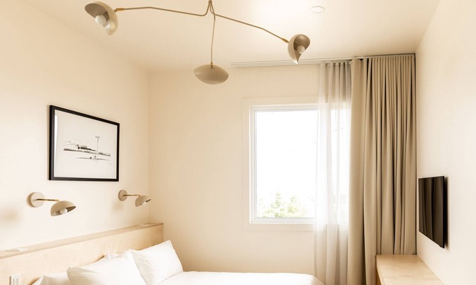 L'Ile-du-Havre-Aubert House | Sea view boutique hotel room