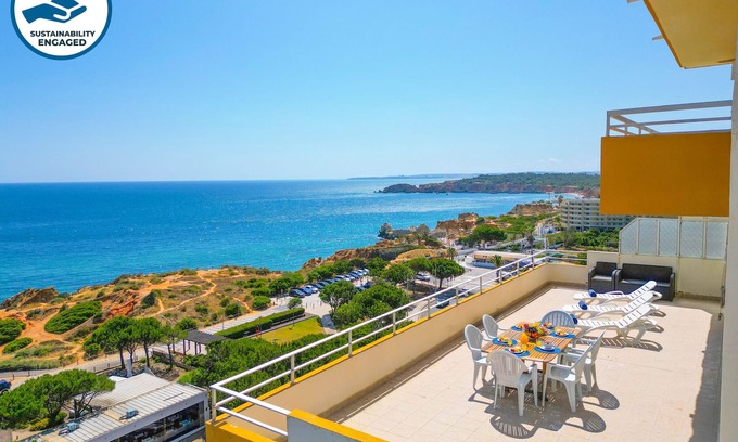 Praia da Rocha Apartment | Sea View & Pool by Praia da Rocha