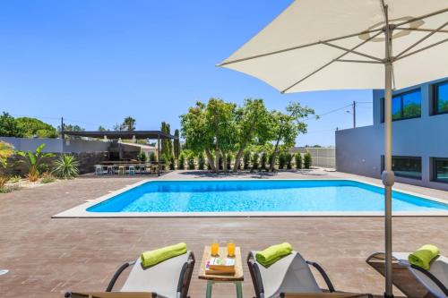 Olhao Villa | Sea-view villa in Quelfes + Shared pool