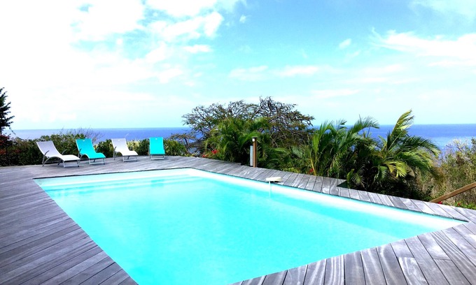 Malendure Villa | Sea view villa with salt pool