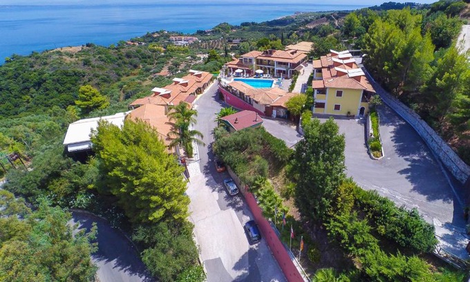 Xirokastello Apartment | Sea View Village