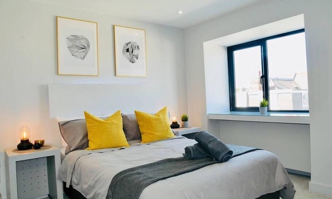 Canford Cliffs Apartment | ❤️❤️❤️❤️❤️Sea View, Walk 2 BEACH, Parking, Netflix