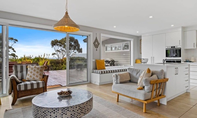 Spring Beach Cottage | Sea Views at Spring Beach, East Coast Tasmania