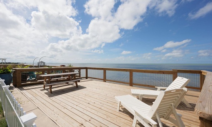 Port Isabel House | SEA-VISTA | 2BD Waterfront Kid & Pet Friendly Home
