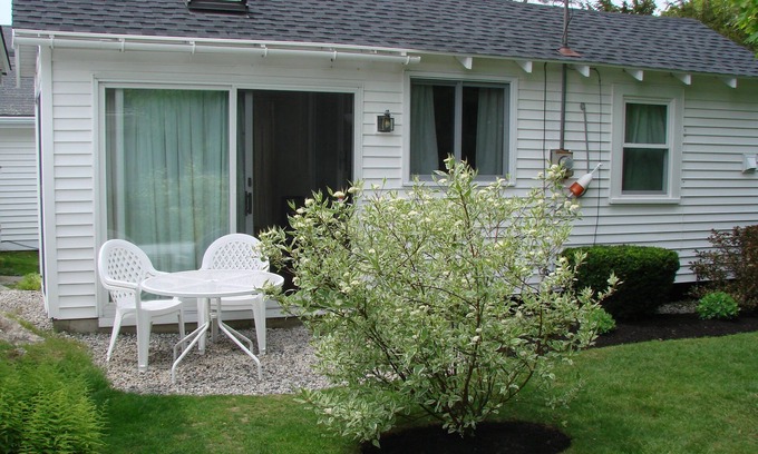 Rye Condo | Seafarer Cottage with Ocean View & salt water pool!