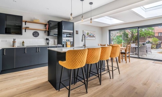 Seaford House | Seaford Retreat with Free Parking | By My Getaways