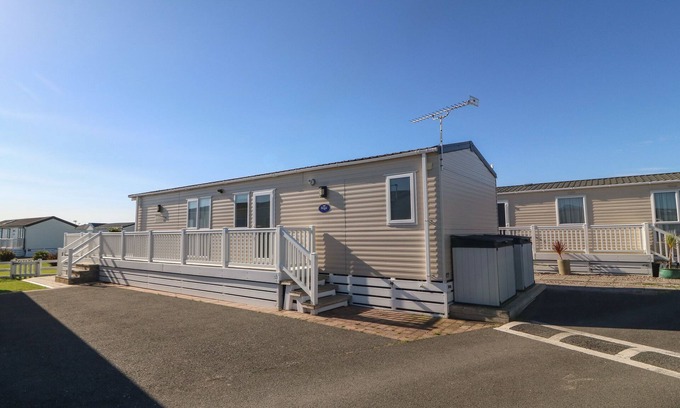 Rhyd-y-clafdy Cottage | SEAFRONT HOLIDAY HOME 2, pet friendly, with pool in Pwllheli