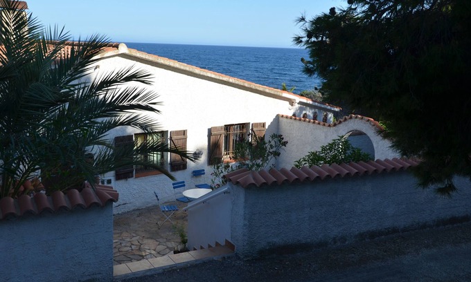 Cala Panizo House | Seafront house on large property (pet friendly)