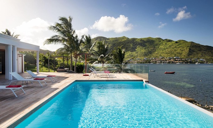 Cul de Sac Villa | Seafront - Kayaks - Kids friendly - Heated Pool - Full AC