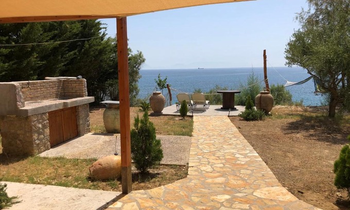 Pylos-Nestoras House | Seafront Studio with direct beach access