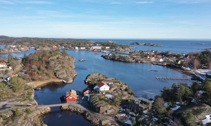 Gjeving Villa | Seafront villa at Gjeving, Lyngør