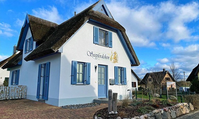 Glowe House | Seahorse Comfortable holiday residence