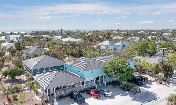 Sanibel Apartment | Seahorse Suites #2. Fun,Beach, Games, Memories!
