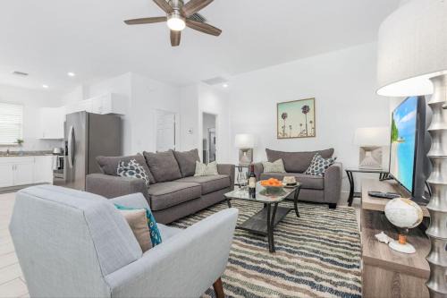 Naples Park House | Seas the Day Beach Wine Dine Relax. And repeat