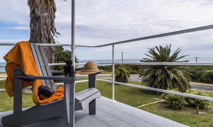 Guilderton House | Seascape - Outstanding Views Pet Friendly Free WIFI Netflix