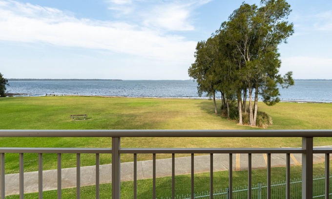 Berkeley Vale House | Seaside Bliss: Central Coast Waterfront Haven