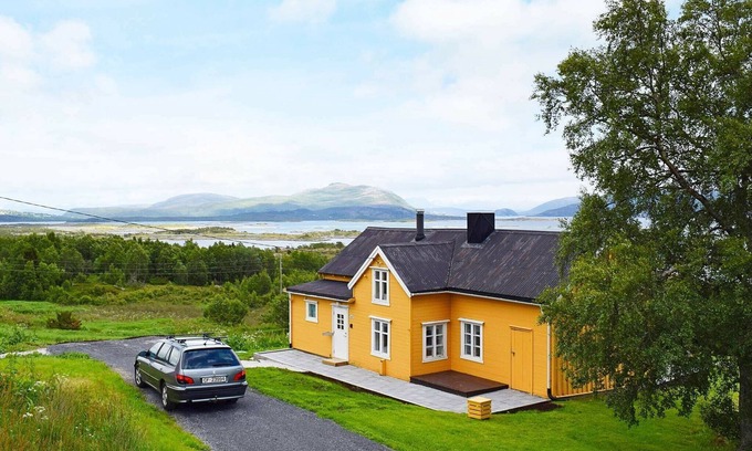 Hamaroy House | Seaside Charm in Hamaroy-By Traum