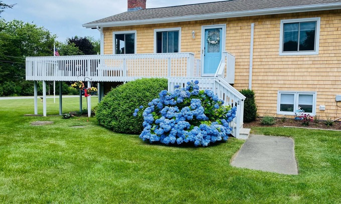 Jamestown House | Seaside charm meets modern comfort at the Nautical Nest!