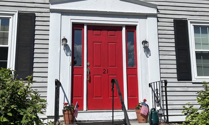 Swampscott Apartment | Seaside community walk to beaches and restaurants.