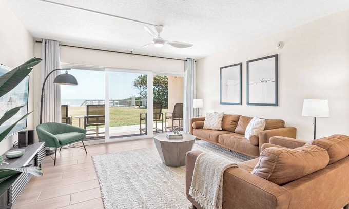 Satellite Beach Condo | Seaside Escape โ Ground-Floor Condo with Panoramic Ocean Views, Steps to Beach & Pool ๐๏ธ