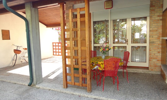 Porto Santa Margherita Villa | Seaside villa surrounded by a garden