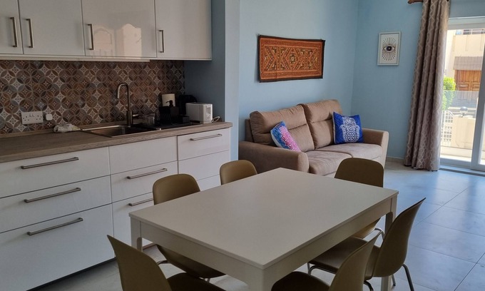 San Tumas Apartment | Seaside Modern Comfy 2-bedroom House next to the Shore
